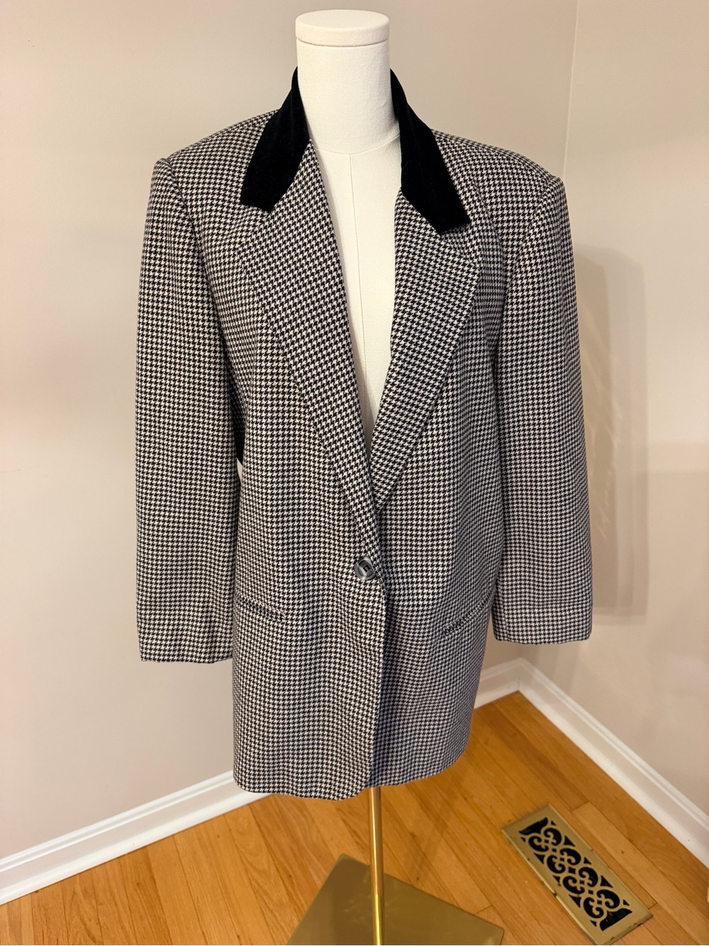 Sag Harbor Black and White Houndstooth Blazer with Black Collar
